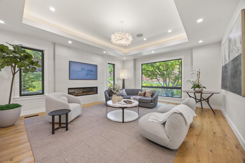 Detail Gallery Image 4 of 68 For 1095 Macadamia Dr, Hillsborough,  CA 94010 - 5 Beds | 5/1 Baths