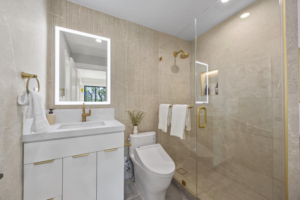 Detail Gallery Image 44 of 68 For 1095 Macadamia Dr, Hillsborough,  CA 94010 - 5 Beds | 5/1 Baths