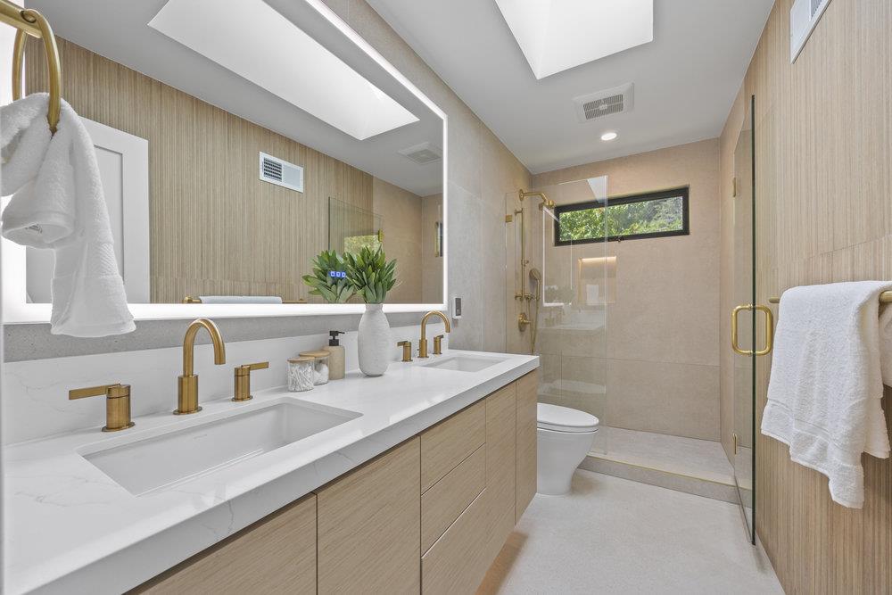 Detail Gallery Image 47 of 68 For 1095 Macadamia Dr, Hillsborough,  CA 94010 - 5 Beds | 5/1 Baths