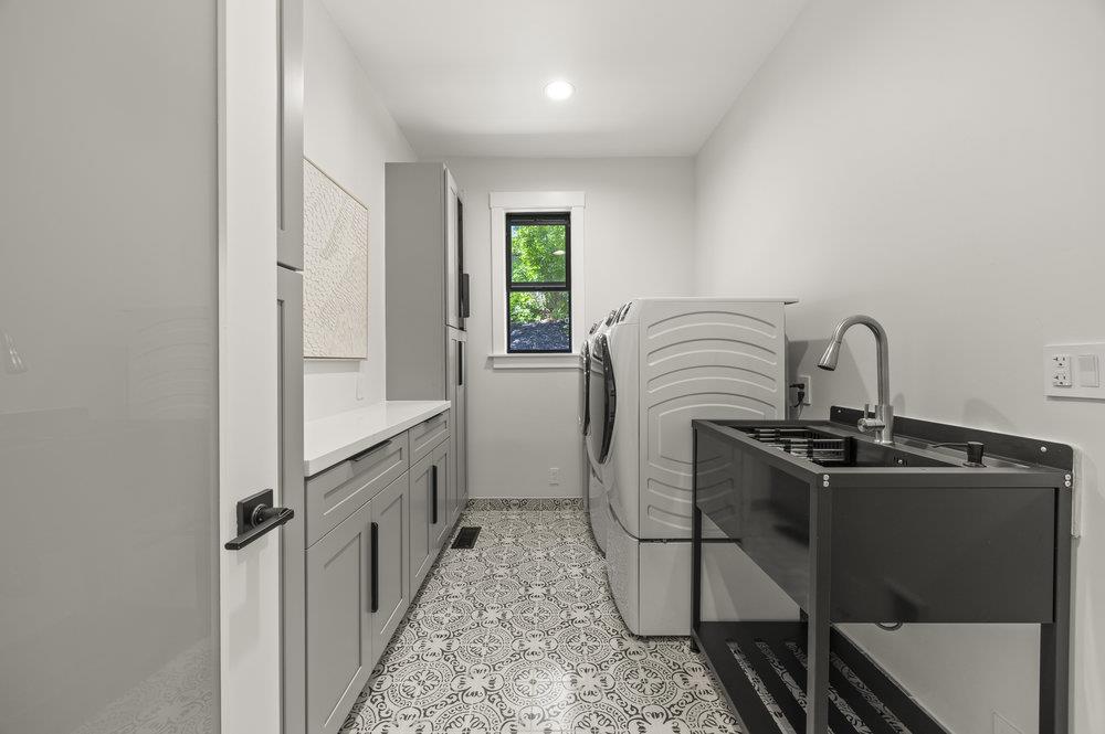 Detail Gallery Image 48 of 68 For 1095 Macadamia Dr, Hillsborough,  CA 94010 - 5 Beds | 5/1 Baths