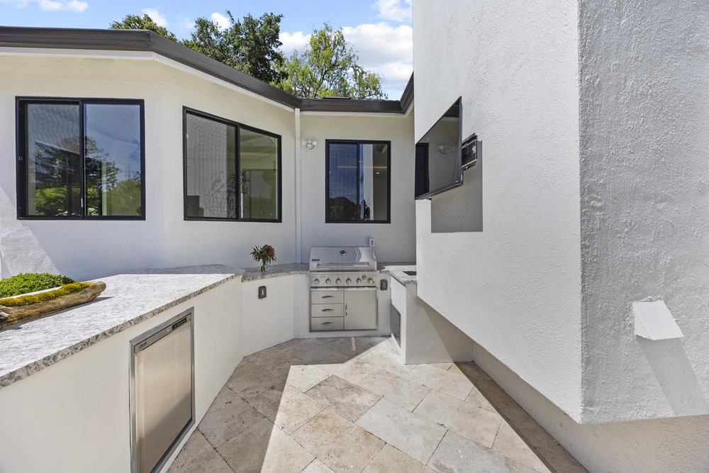Detail Gallery Image 51 of 68 For 1095 Macadamia Dr, Hillsborough,  CA 94010 - 5 Beds | 5/1 Baths