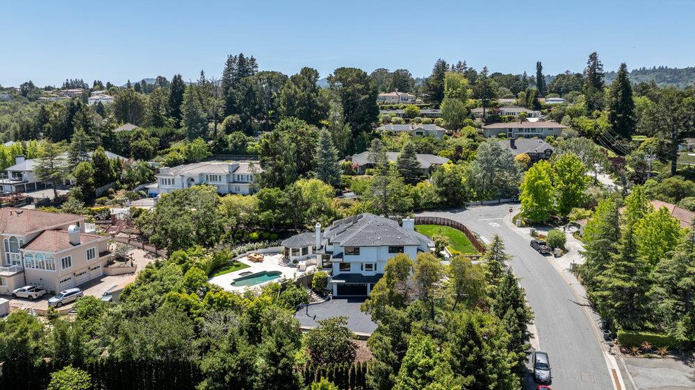 Detail Gallery Image 58 of 68 For 1095 Macadamia Dr, Hillsborough,  CA 94010 - 5 Beds | 5/1 Baths