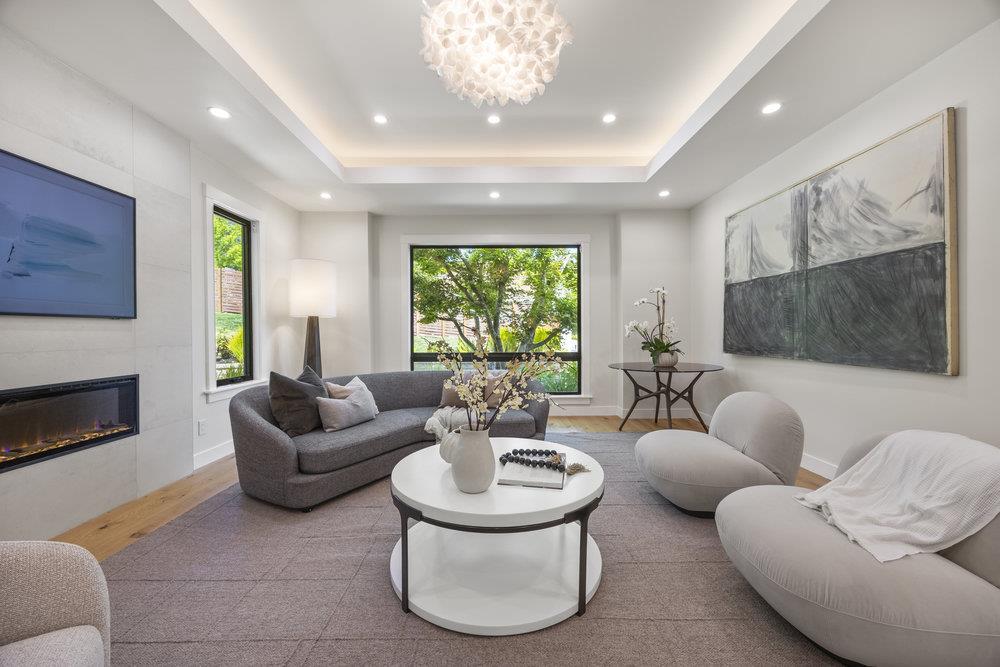 Detail Gallery Image 6 of 68 For 1095 Macadamia Dr, Hillsborough,  CA 94010 - 5 Beds | 5/1 Baths