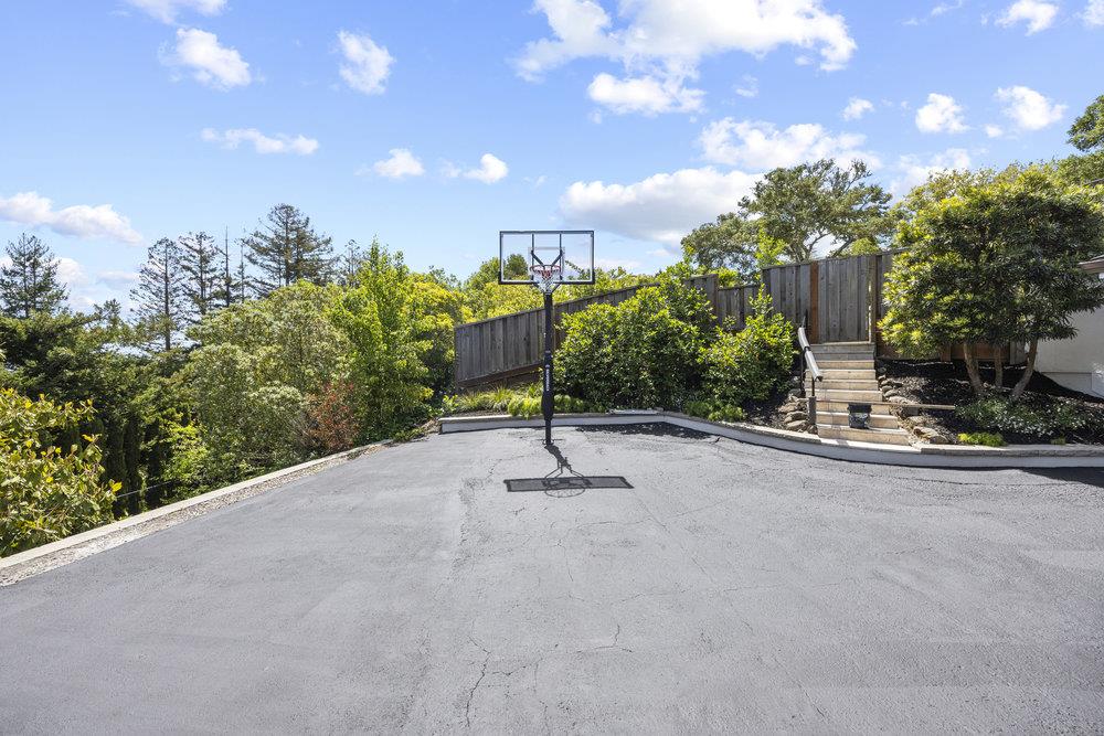 Detail Gallery Image 63 of 68 For 1095 Macadamia Dr, Hillsborough,  CA 94010 - 5 Beds | 5/1 Baths