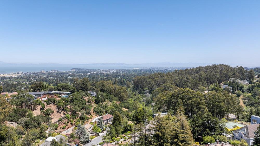 Detail Gallery Image 64 of 68 For 1095 Macadamia Dr, Hillsborough,  CA 94010 - 5 Beds | 5/1 Baths