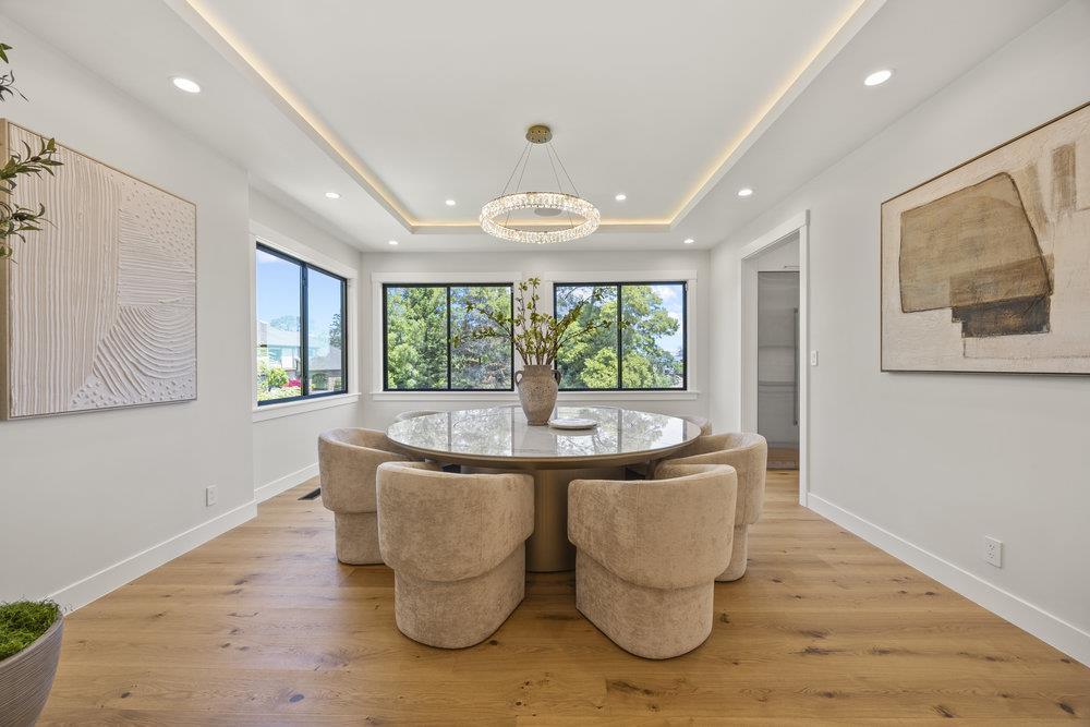 Detail Gallery Image 8 of 68 For 1095 Macadamia Dr, Hillsborough,  CA 94010 - 5 Beds | 5/1 Baths