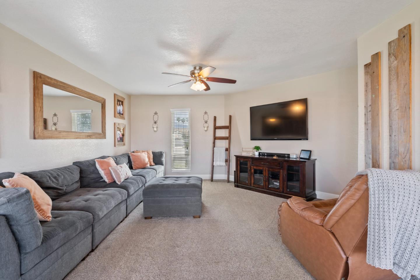 Detail Gallery Image 19 of 68 For 60 Dots Cir, Hollister,  CA 95023 - 3 Beds | 2/1 Baths