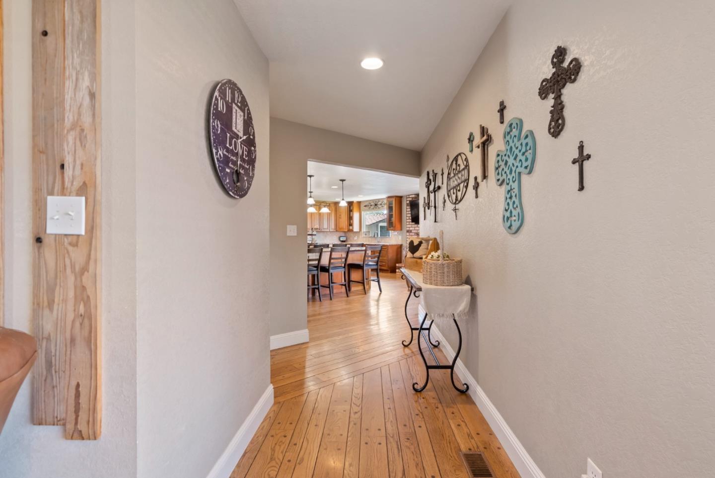 Detail Gallery Image 21 of 68 For 60 Dots Cir, Hollister,  CA 95023 - 3 Beds | 2/1 Baths