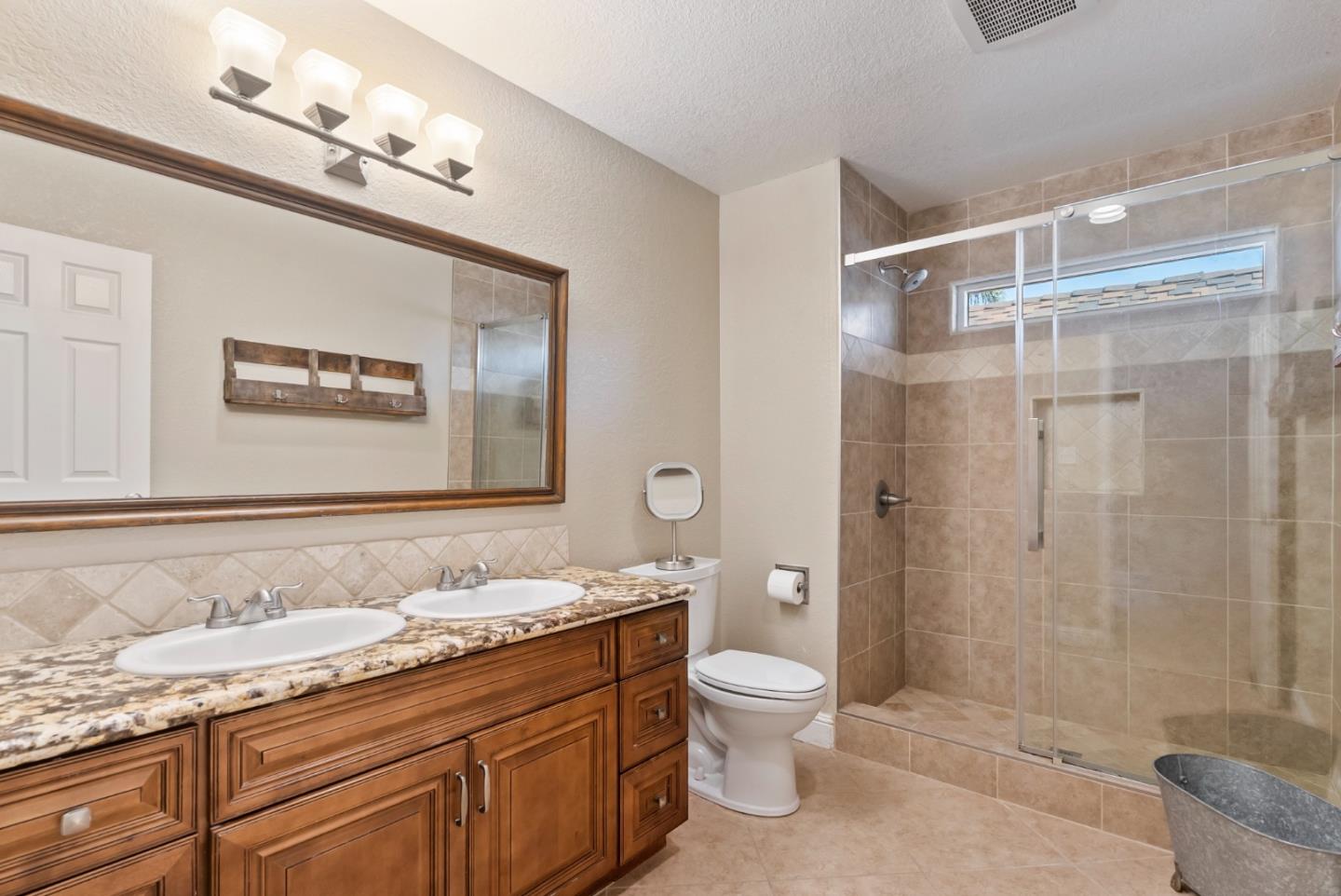 Detail Gallery Image 25 of 68 For 60 Dots Cir, Hollister,  CA 95023 - 3 Beds | 2/1 Baths