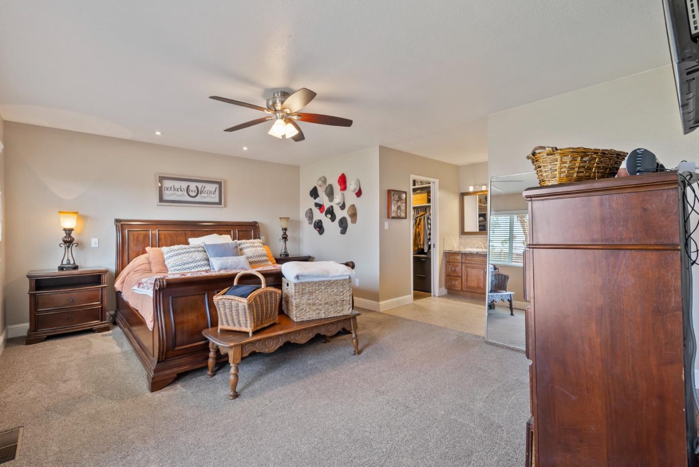 Detail Gallery Image 28 of 68 For 60 Dots Cir, Hollister,  CA 95023 - 3 Beds | 2/1 Baths