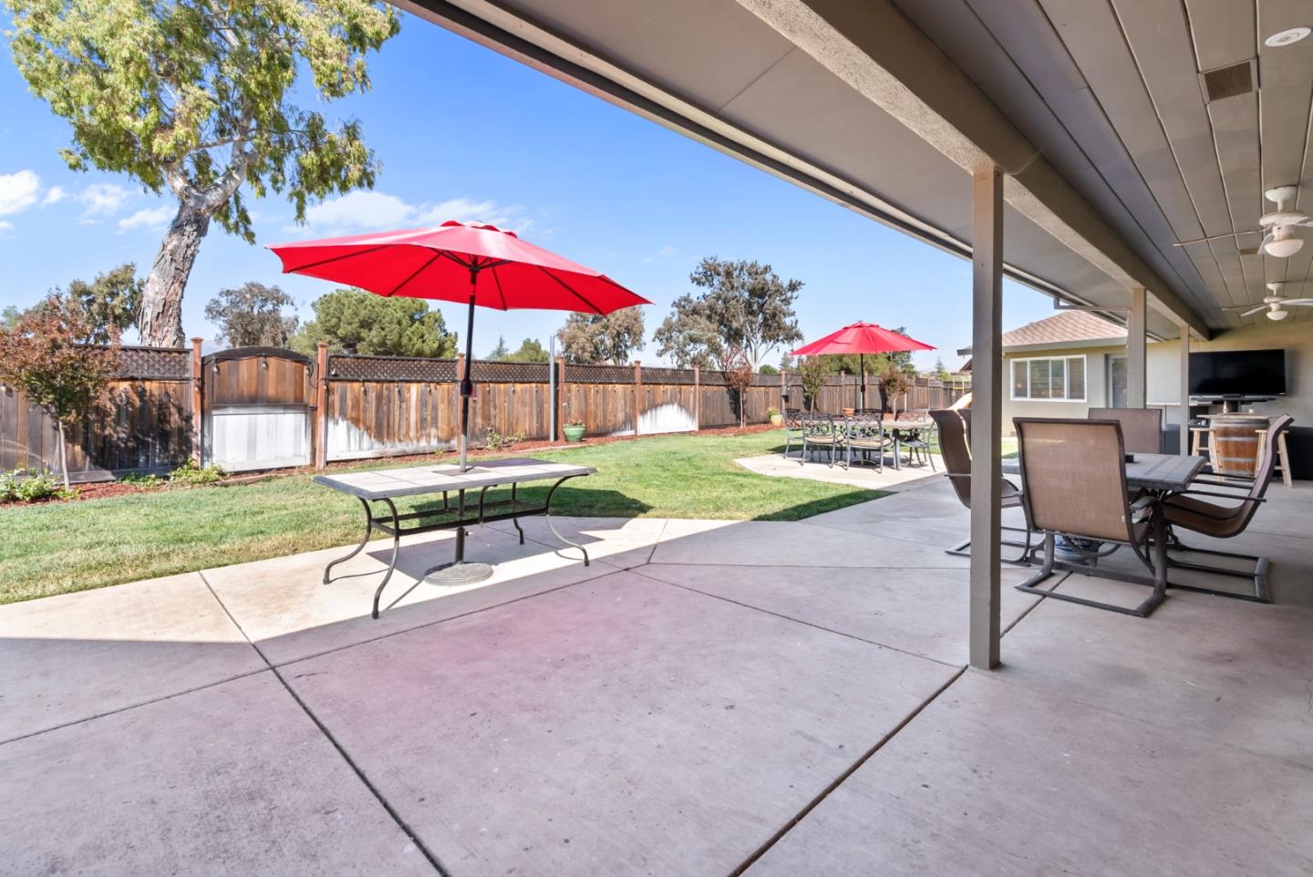 Detail Gallery Image 34 of 68 For 60 Dots Cir, Hollister,  CA 95023 - 3 Beds | 2/1 Baths