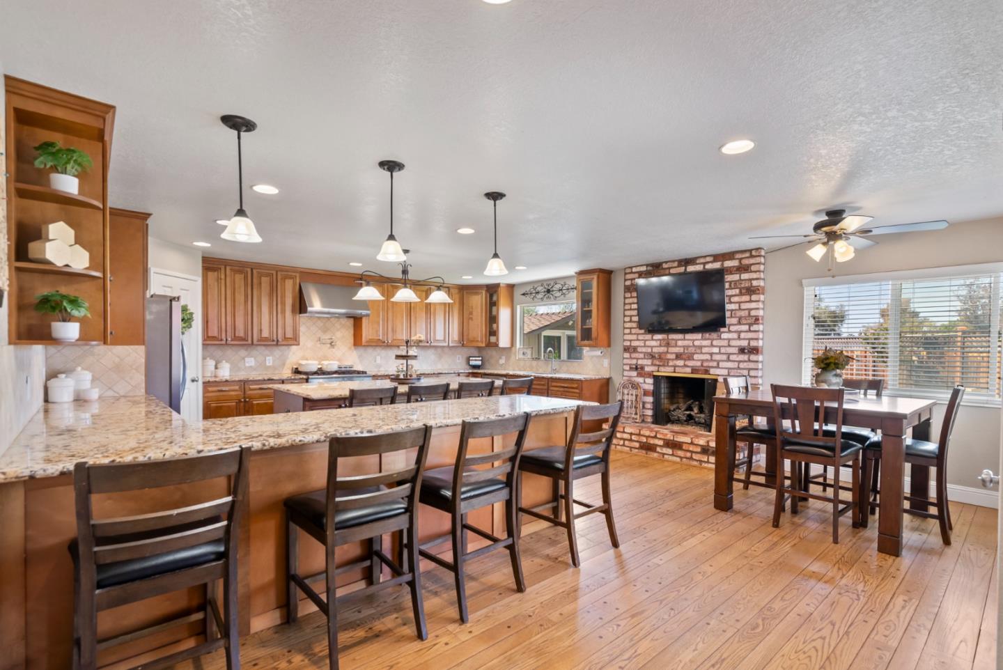 Detail Gallery Image 4 of 68 For 60 Dots Cir, Hollister,  CA 95023 - 3 Beds | 2/1 Baths