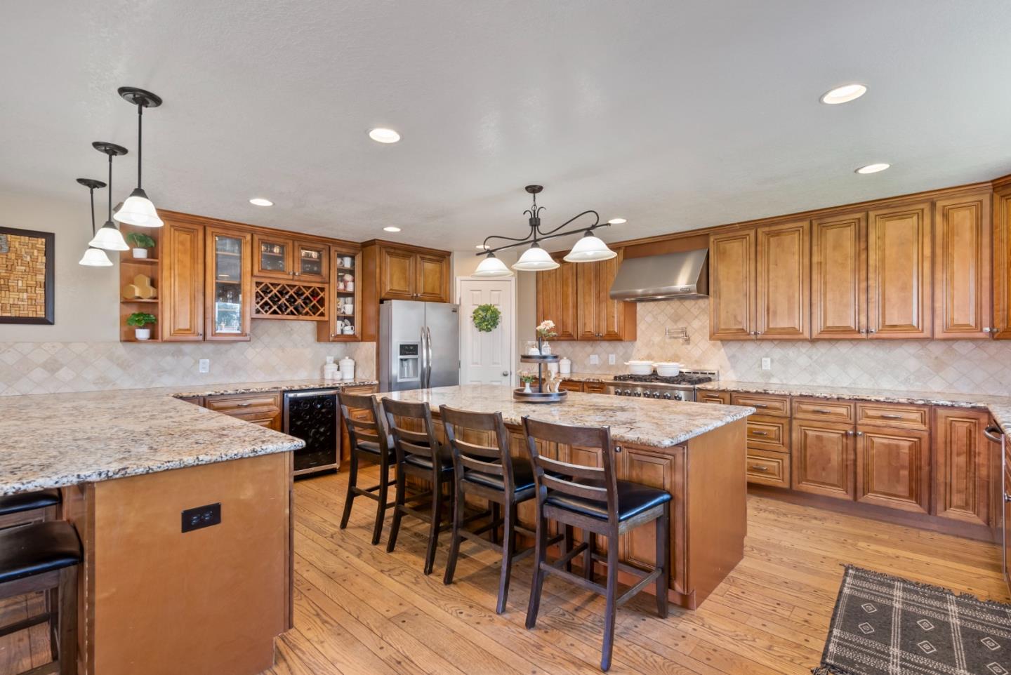 Detail Gallery Image 5 of 68 For 60 Dots Cir, Hollister,  CA 95023 - 3 Beds | 2/1 Baths