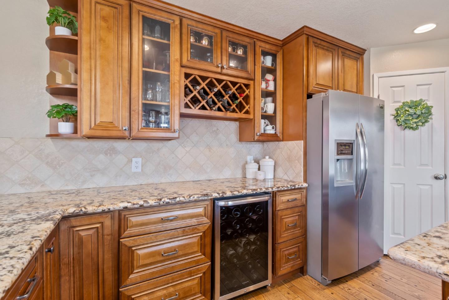 Detail Gallery Image 8 of 68 For 60 Dots Cir, Hollister,  CA 95023 - 3 Beds | 2/1 Baths