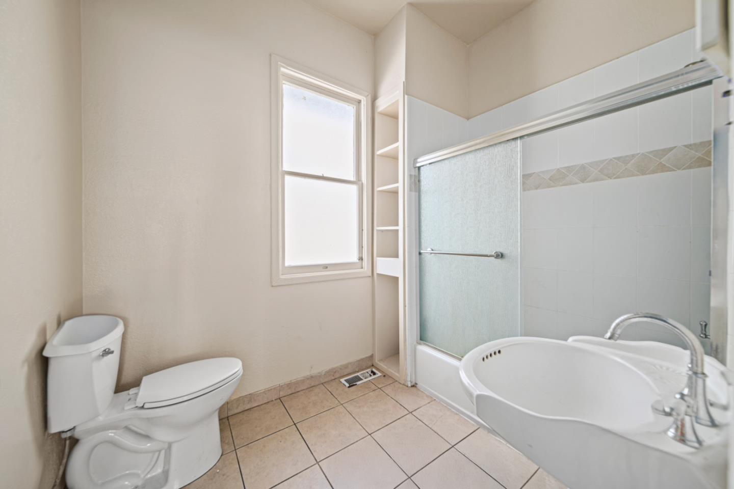 Detail Gallery Image 11 of 24 For 551 Washington St, Santa Clara,  CA 95050 - 6 Beds | 3 Baths
