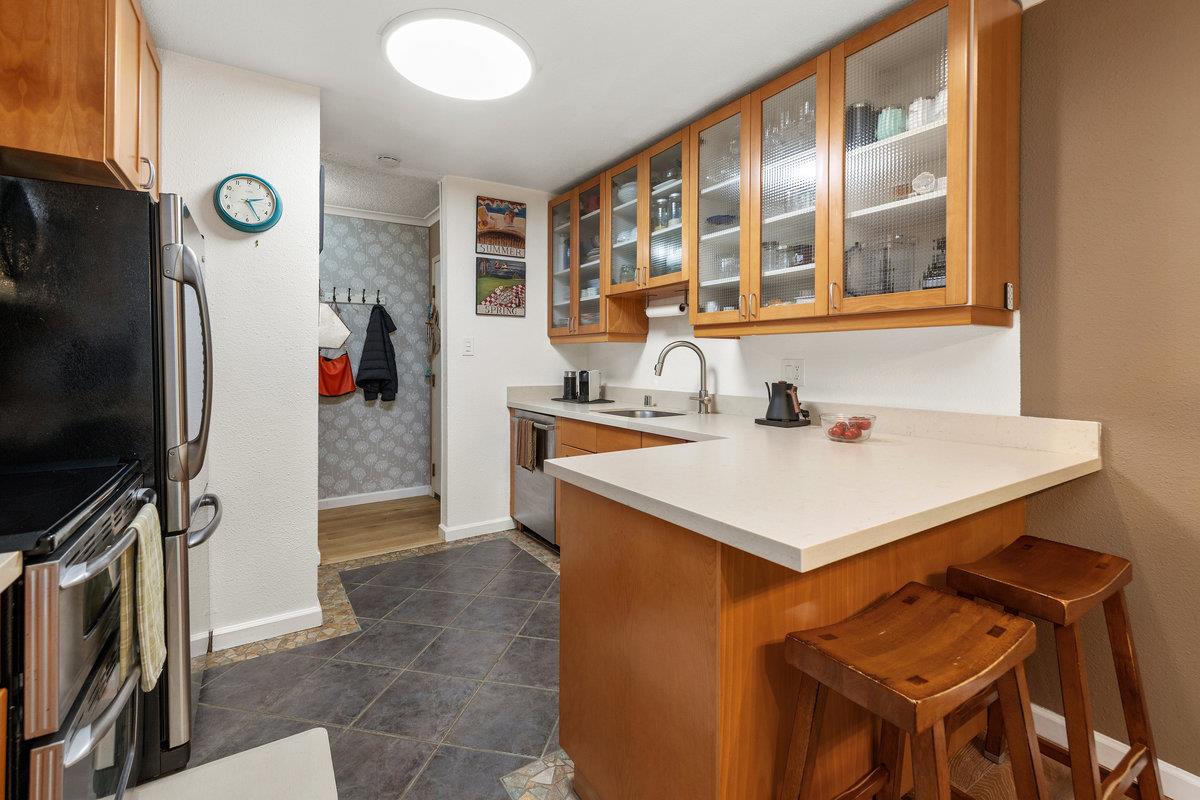 Detail Gallery Image 12 of 32 For 1116 Shelter Creek Ln, San Bruno,  CA 94066 - 2 Beds | 2 Baths