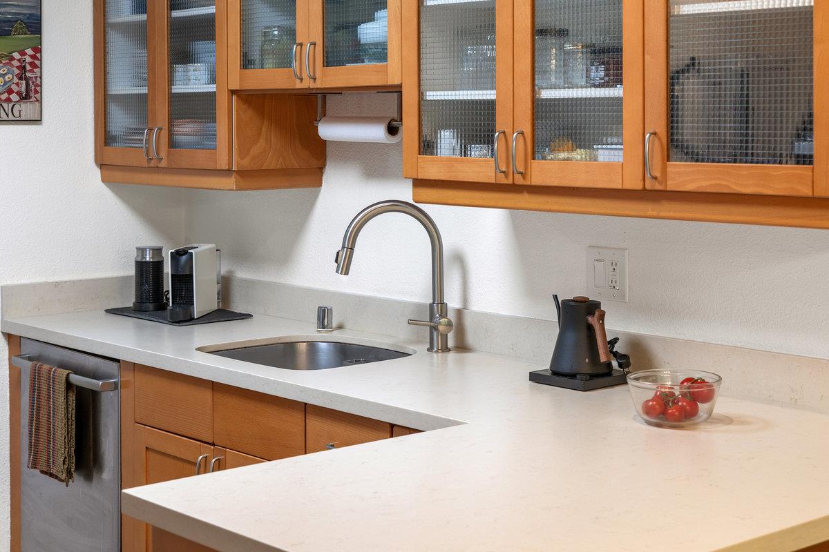 Detail Gallery Image 13 of 32 For 1116 Shelter Creek Ln, San Bruno,  CA 94066 - 2 Beds | 2 Baths