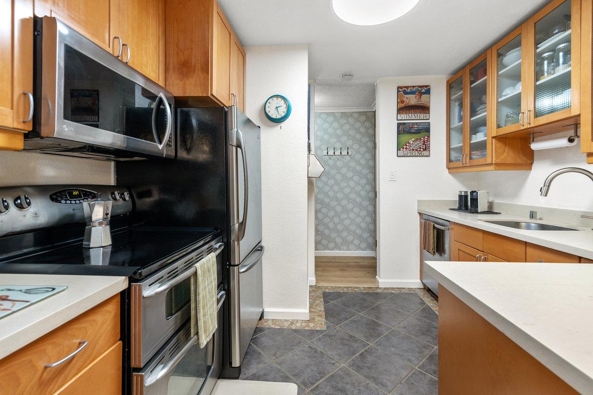 Detail Gallery Image 14 of 32 For 1116 Shelter Creek Ln, San Bruno,  CA 94066 - 2 Beds | 2 Baths
