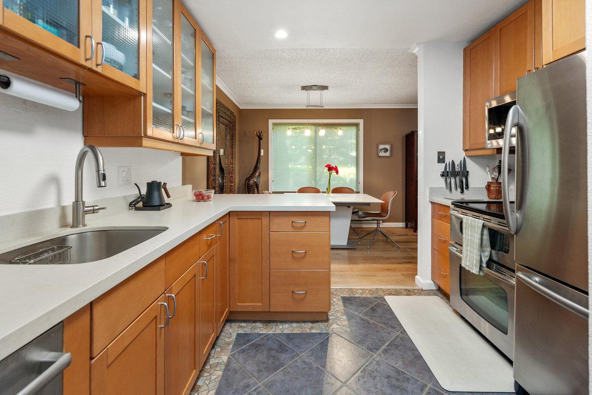 Detail Gallery Image 15 of 32 For 1116 Shelter Creek Ln, San Bruno,  CA 94066 - 2 Beds | 2 Baths