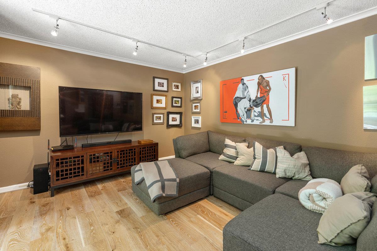 Detail Gallery Image 3 of 32 For 1116 Shelter Creek Ln, San Bruno,  CA 94066 - 2 Beds | 2 Baths