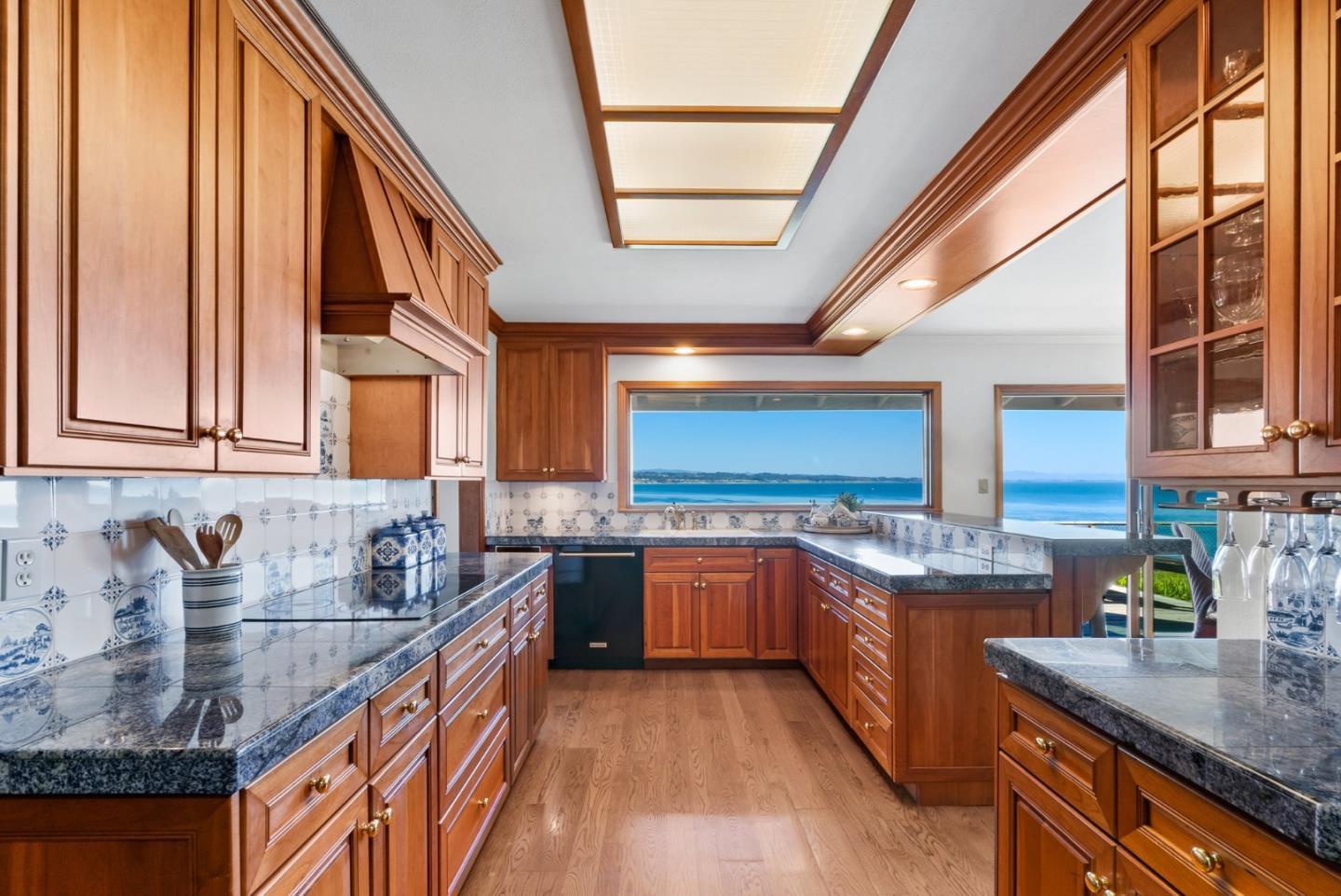 Detail Gallery Image 15 of 51 For 4250 Opal Cliff Dr, Santa Cruz,  CA 95062 - 4 Beds | 2/1 Baths