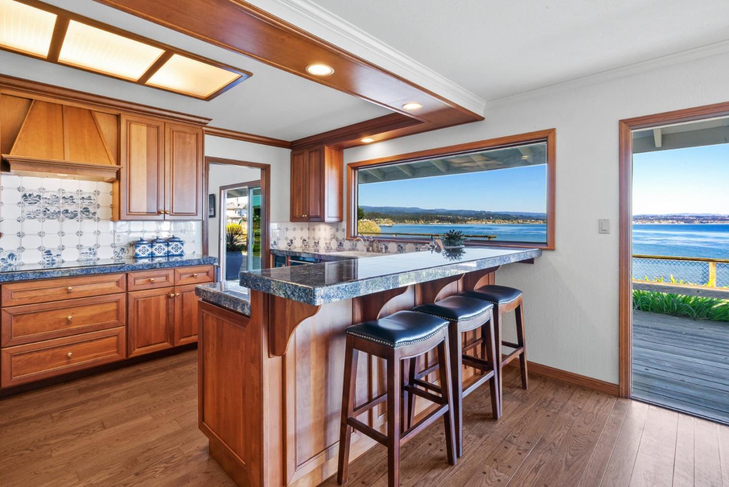 Detail Gallery Image 16 of 51 For 4250 Opal Cliff Dr, Santa Cruz,  CA 95062 - 4 Beds | 2/1 Baths