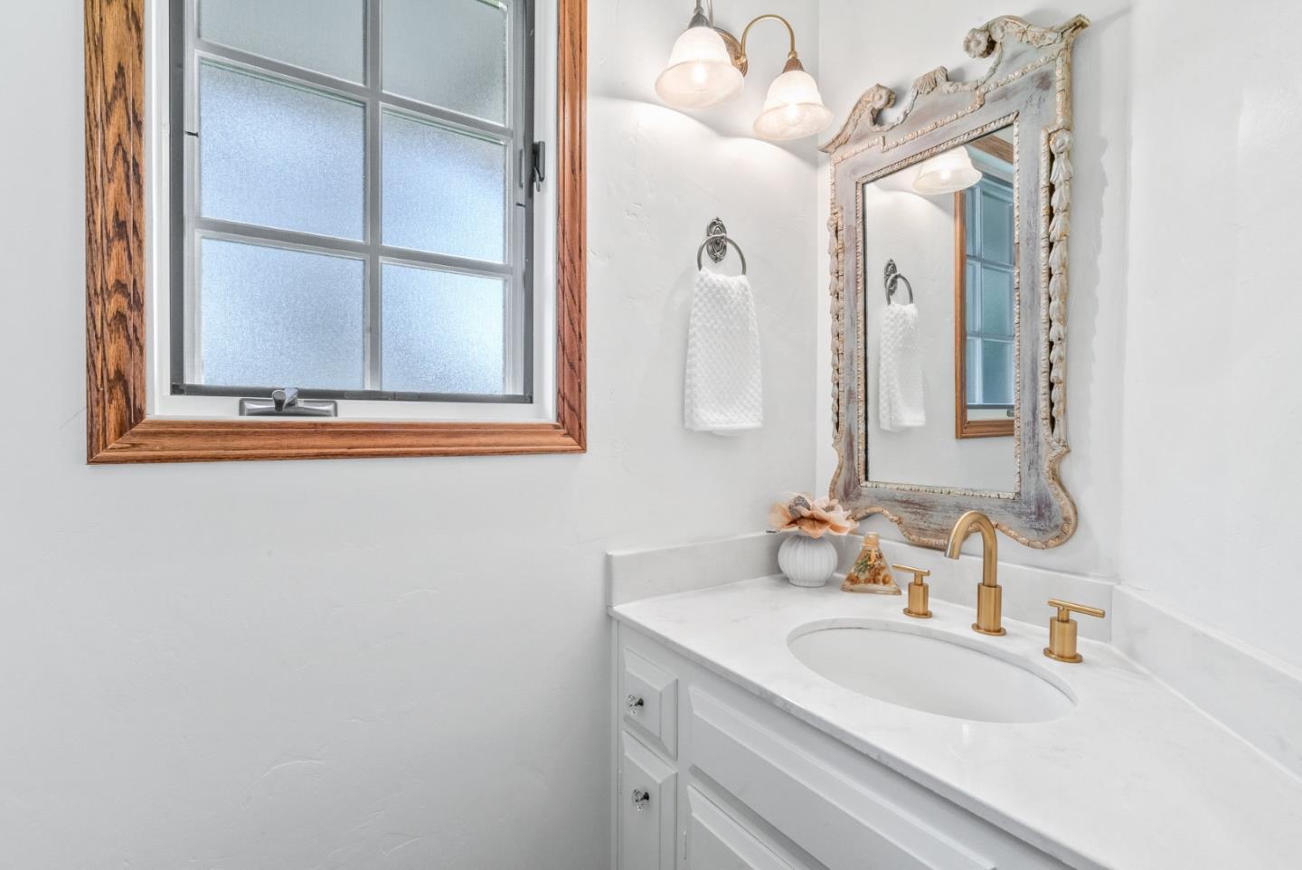Detail Gallery Image 21 of 51 For 4250 Opal Cliff Dr, Santa Cruz,  CA 95062 - 4 Beds | 2/1 Baths