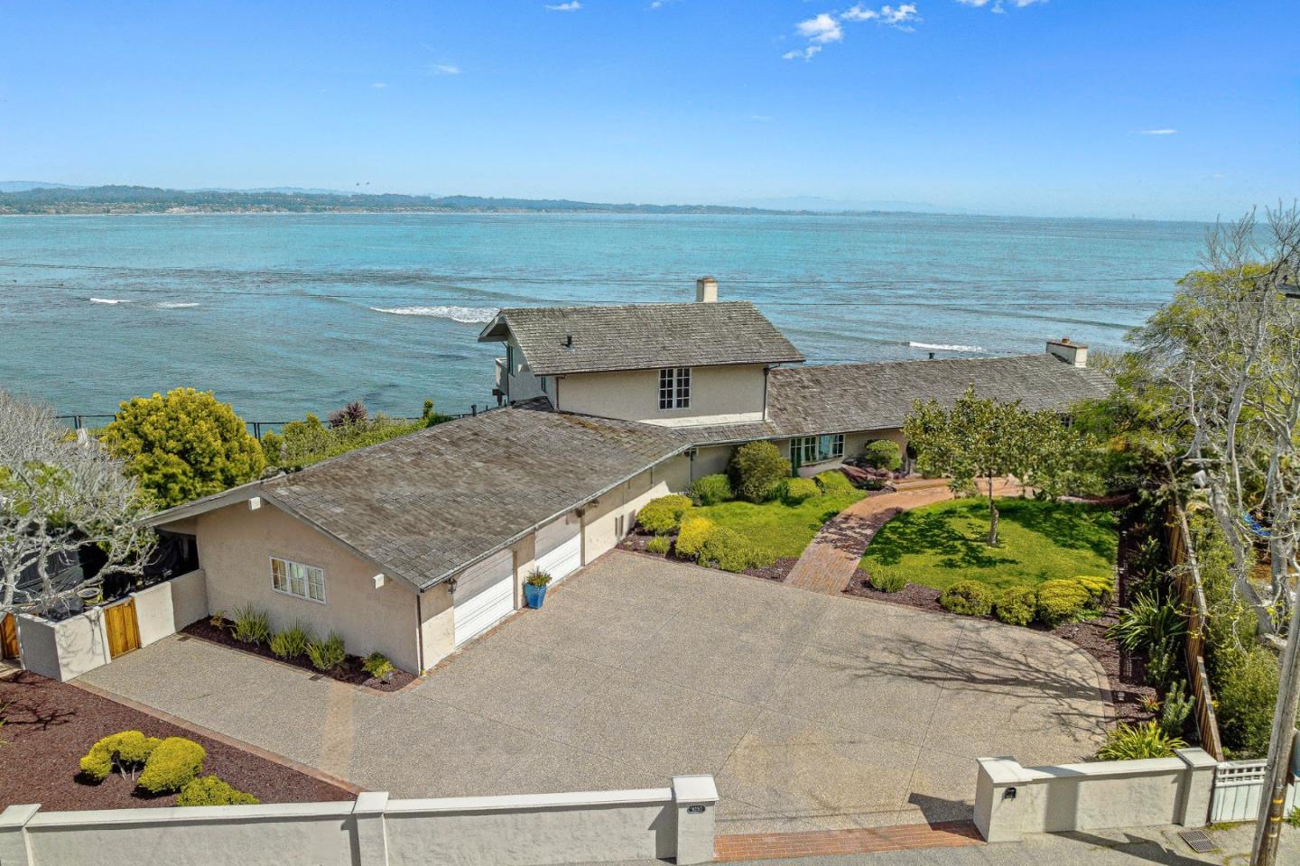 Detail Gallery Image 3 of 51 For 4250 Opal Cliff Dr, Santa Cruz,  CA 95062 - 4 Beds | 2/1 Baths