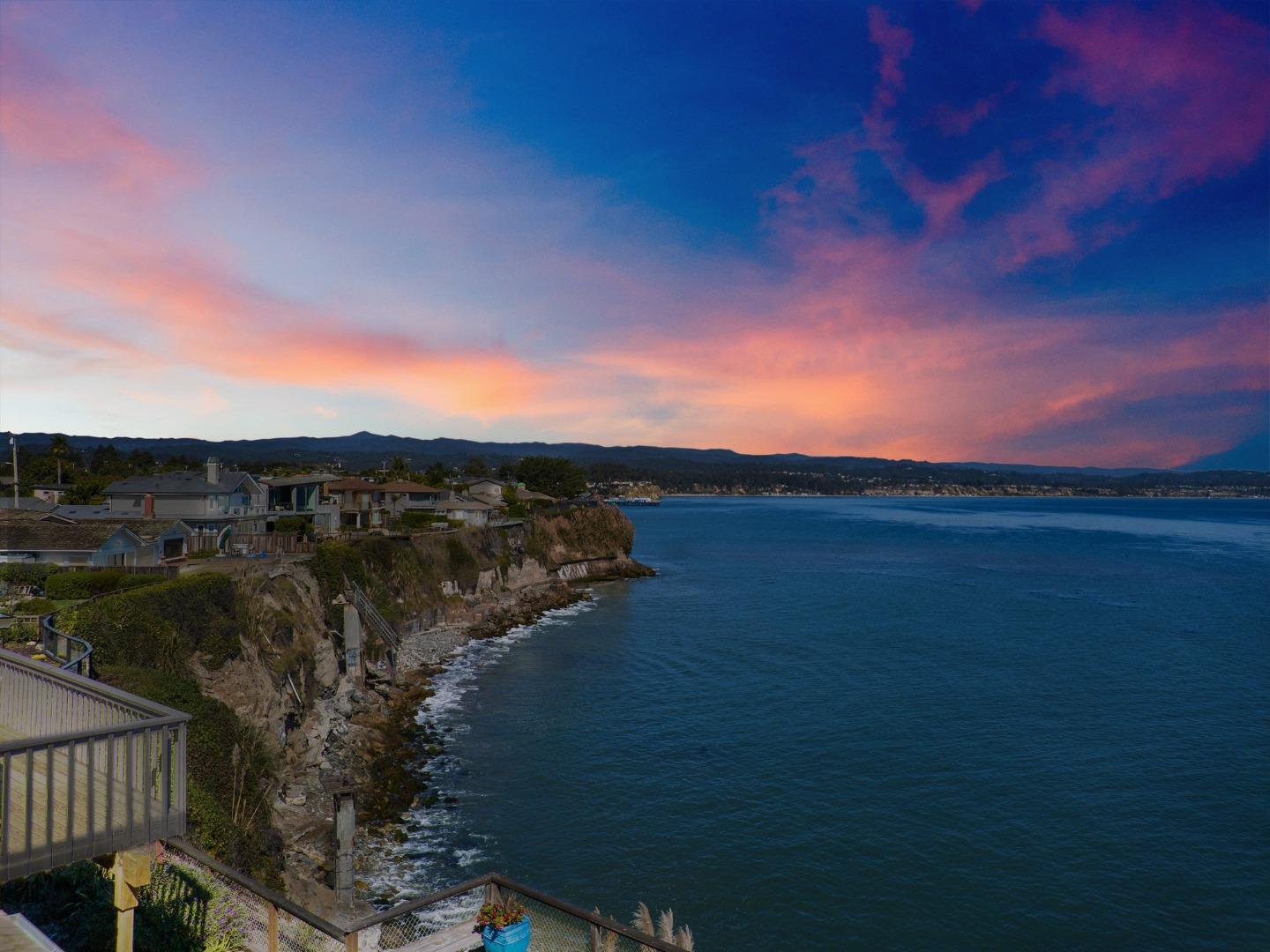 Detail Gallery Image 36 of 51 For 4250 Opal Cliff Dr, Santa Cruz,  CA 95062 - 4 Beds | 2/1 Baths