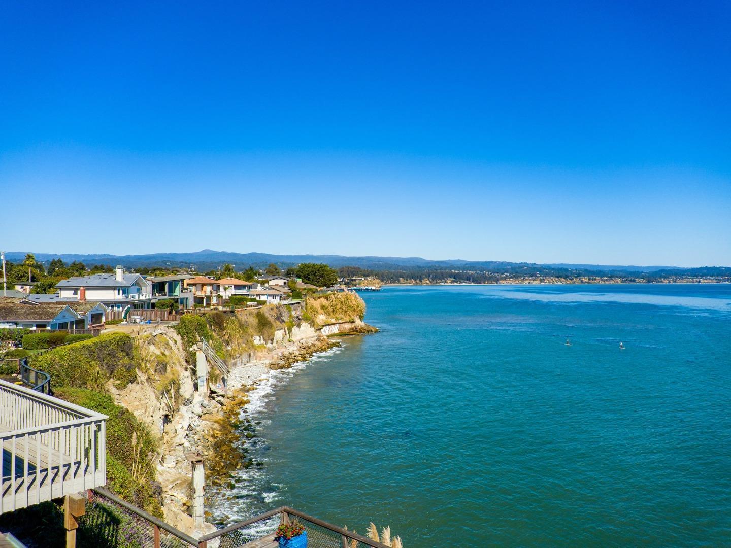 Detail Gallery Image 5 of 51 For 4250 Opal Cliff Dr, Santa Cruz,  CA 95062 - 4 Beds | 2/1 Baths