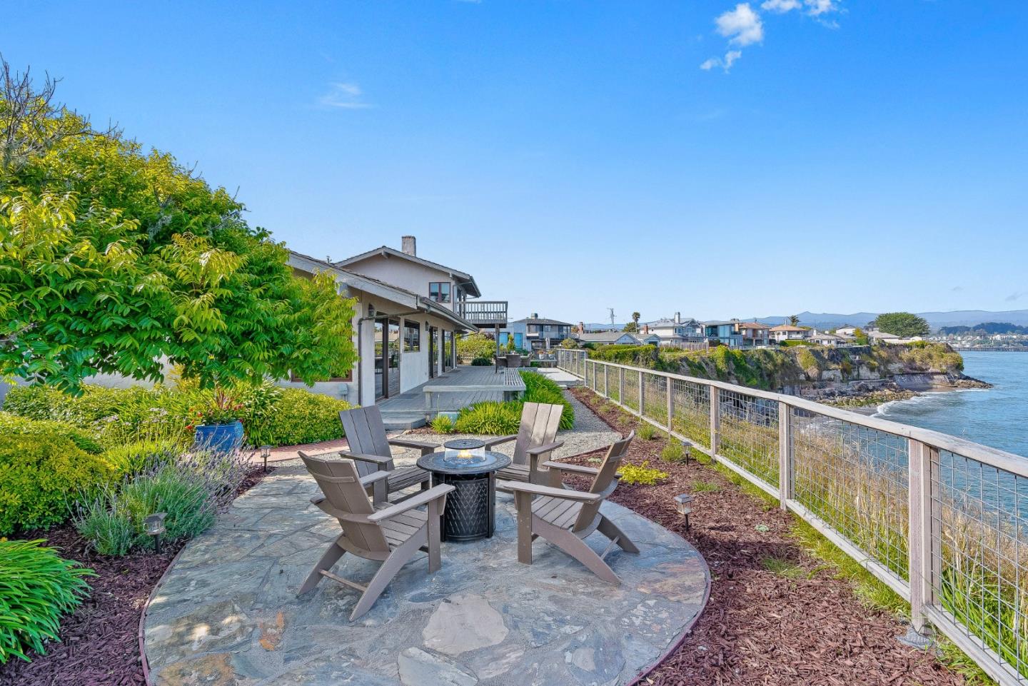 Detail Gallery Image 7 of 51 For 4250 Opal Cliff Dr, Santa Cruz,  CA 95062 - 4 Beds | 2/1 Baths