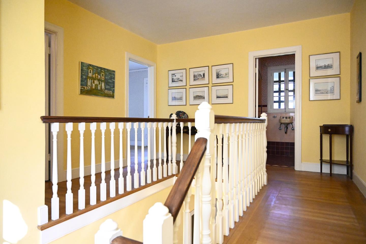 Detail Gallery Image 18 of 54 For 1920 Oak Knoll Dr, Belmont,  CA 94002 - 3 Beds | 2/1 Baths