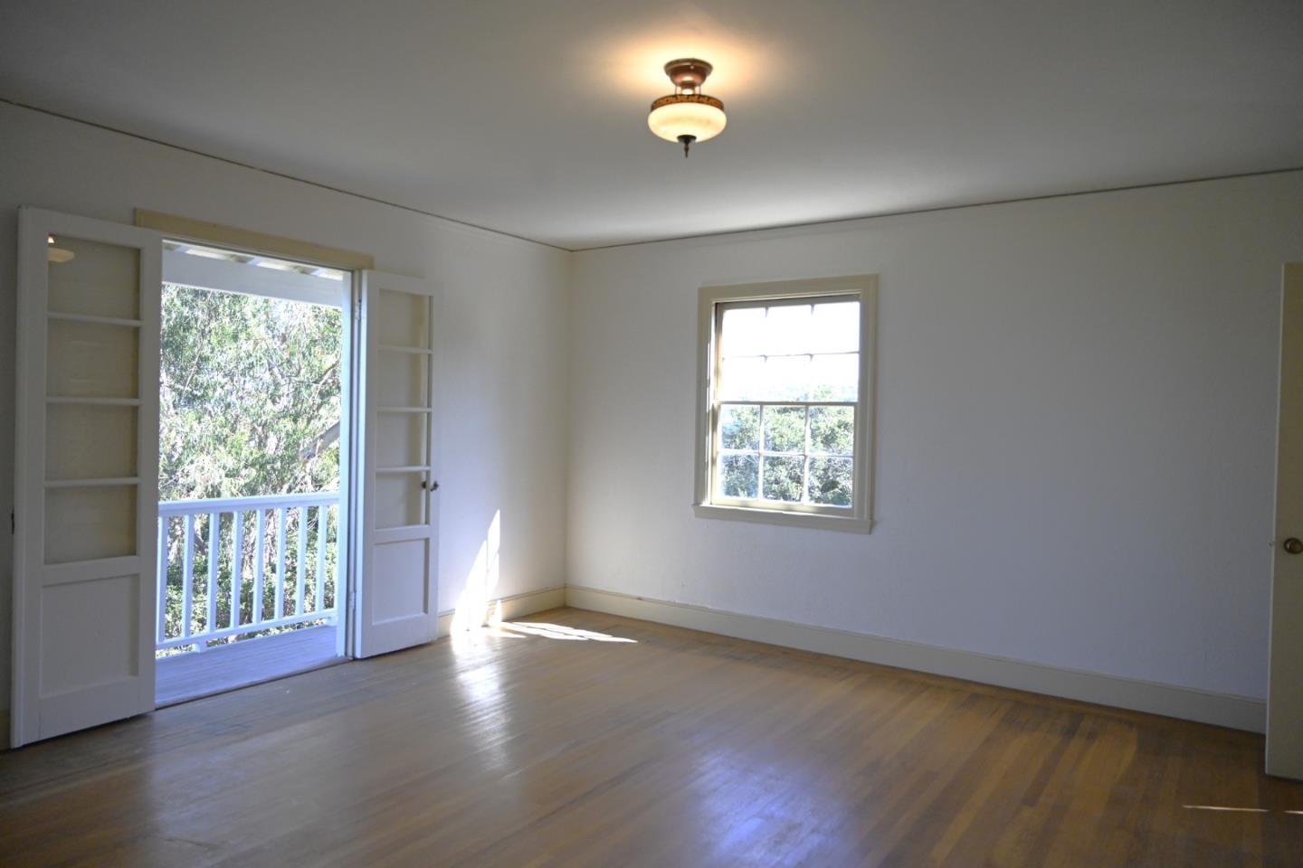 Detail Gallery Image 19 of 54 For 1920 Oak Knoll Dr, Belmont,  CA 94002 - 3 Beds | 2/1 Baths