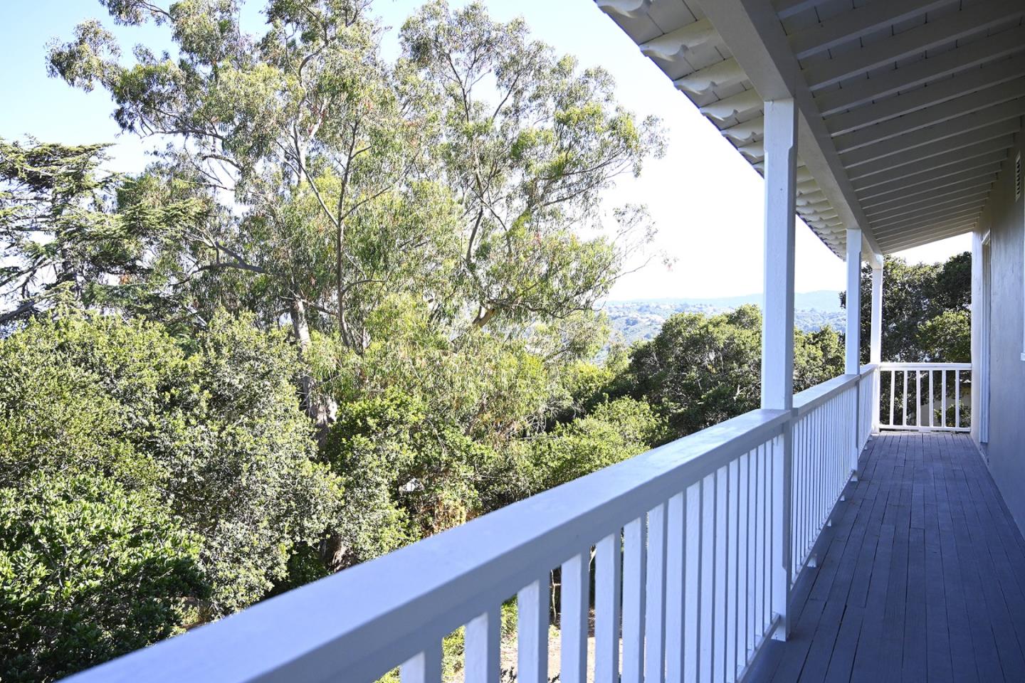 Detail Gallery Image 20 of 54 For 1920 Oak Knoll Dr, Belmont,  CA 94002 - 3 Beds | 2/1 Baths