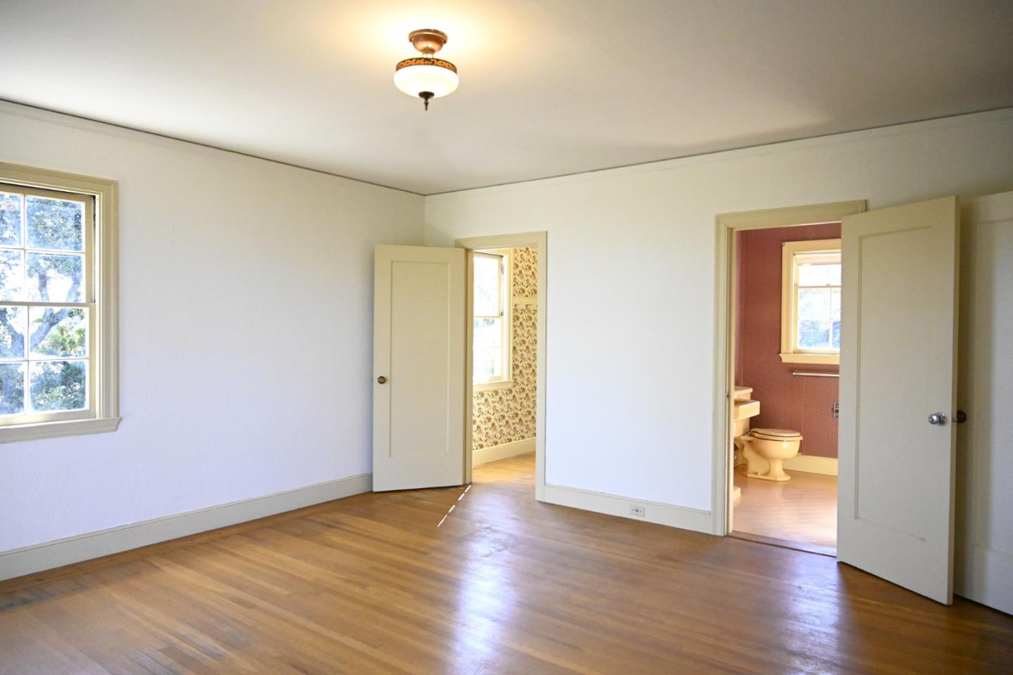 Detail Gallery Image 21 of 54 For 1920 Oak Knoll Dr, Belmont,  CA 94002 - 3 Beds | 2/1 Baths