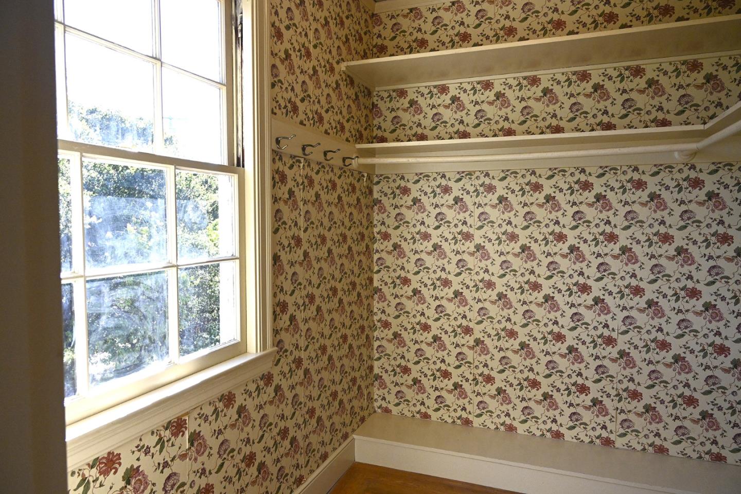 Detail Gallery Image 24 of 54 For 1920 Oak Knoll Dr, Belmont,  CA 94002 - 3 Beds | 2/1 Baths