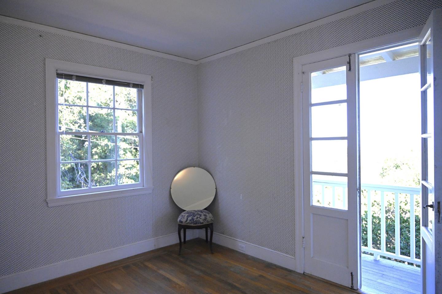Detail Gallery Image 27 of 54 For 1920 Oak Knoll Dr, Belmont,  CA 94002 - 3 Beds | 2/1 Baths