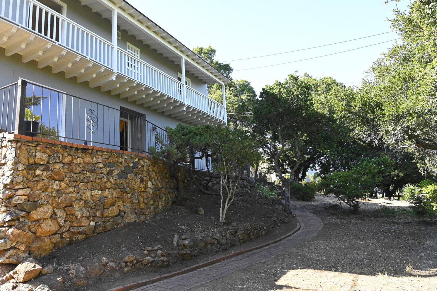 Detail Gallery Image 37 of 54 For 1920 Oak Knoll Dr, Belmont,  CA 94002 - 3 Beds | 2/1 Baths