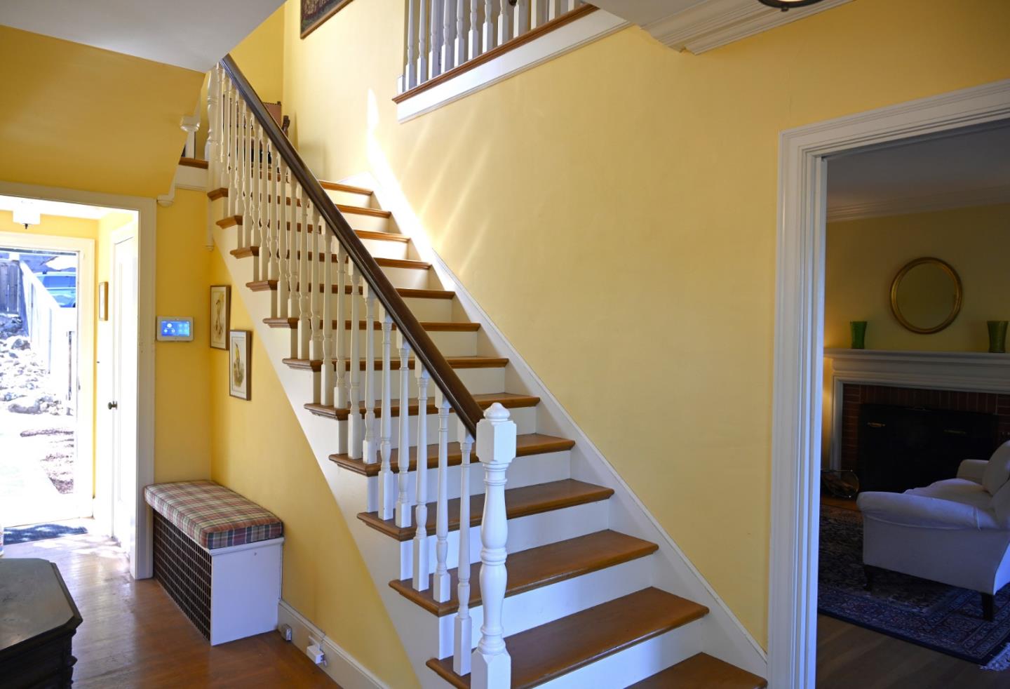 Detail Gallery Image 4 of 54 For 1920 Oak Knoll Dr, Belmont,  CA 94002 - 3 Beds | 2/1 Baths