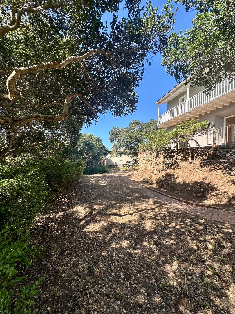Detail Gallery Image 40 of 54 For 1920 Oak Knoll Dr, Belmont,  CA 94002 - 3 Beds | 2/1 Baths