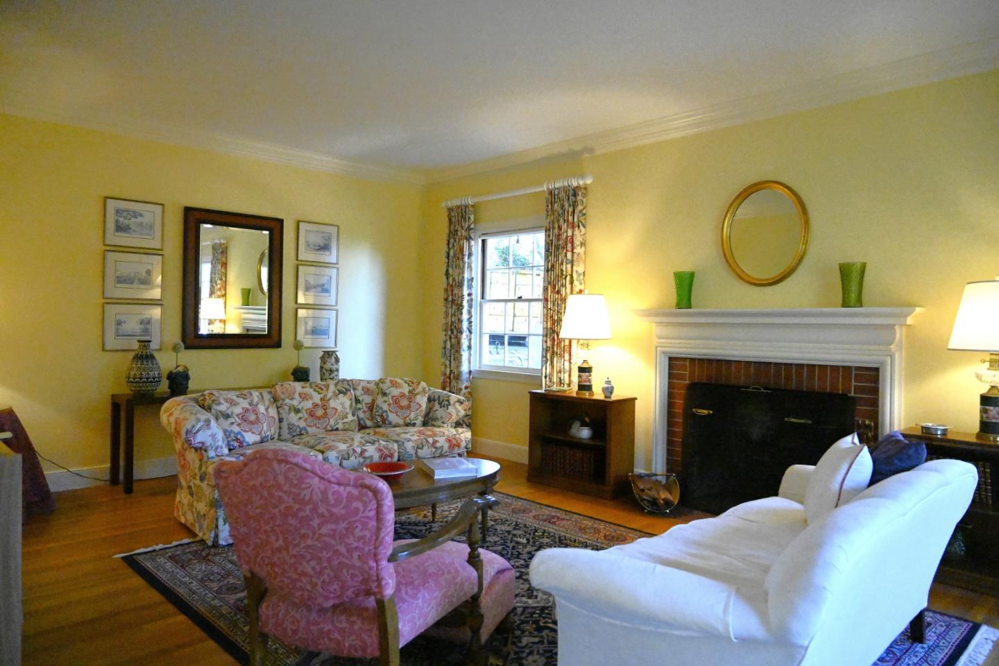 Detail Gallery Image 5 of 54 For 1920 Oak Knoll Dr, Belmont,  CA 94002 - 3 Beds | 2/1 Baths