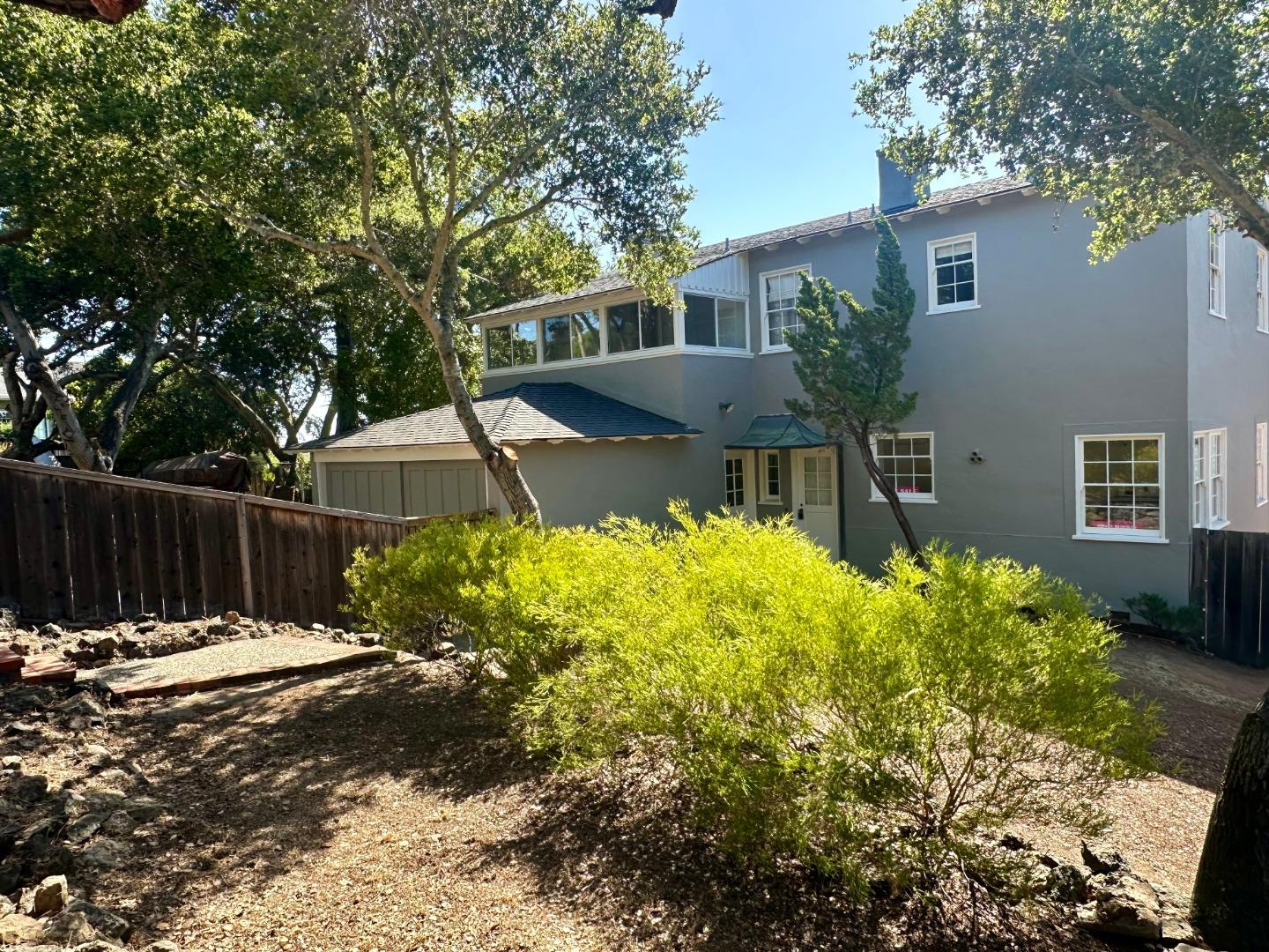 Detail Gallery Image 50 of 54 For 1920 Oak Knoll Dr, Belmont,  CA 94002 - 3 Beds | 2/1 Baths