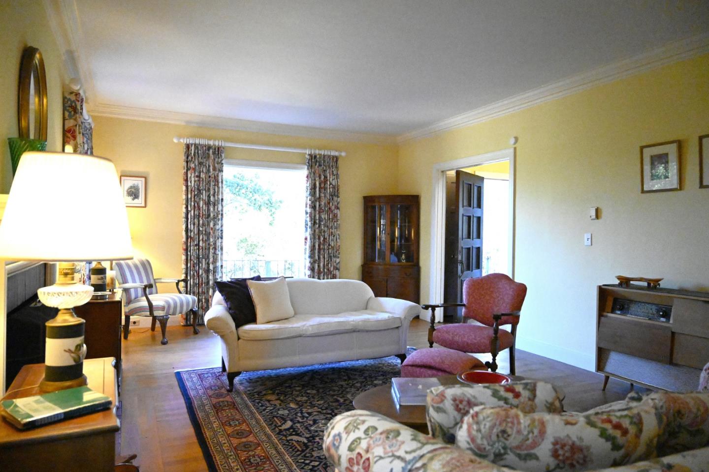 Detail Gallery Image 6 of 54 For 1920 Oak Knoll Dr, Belmont,  CA 94002 - 3 Beds | 2/1 Baths