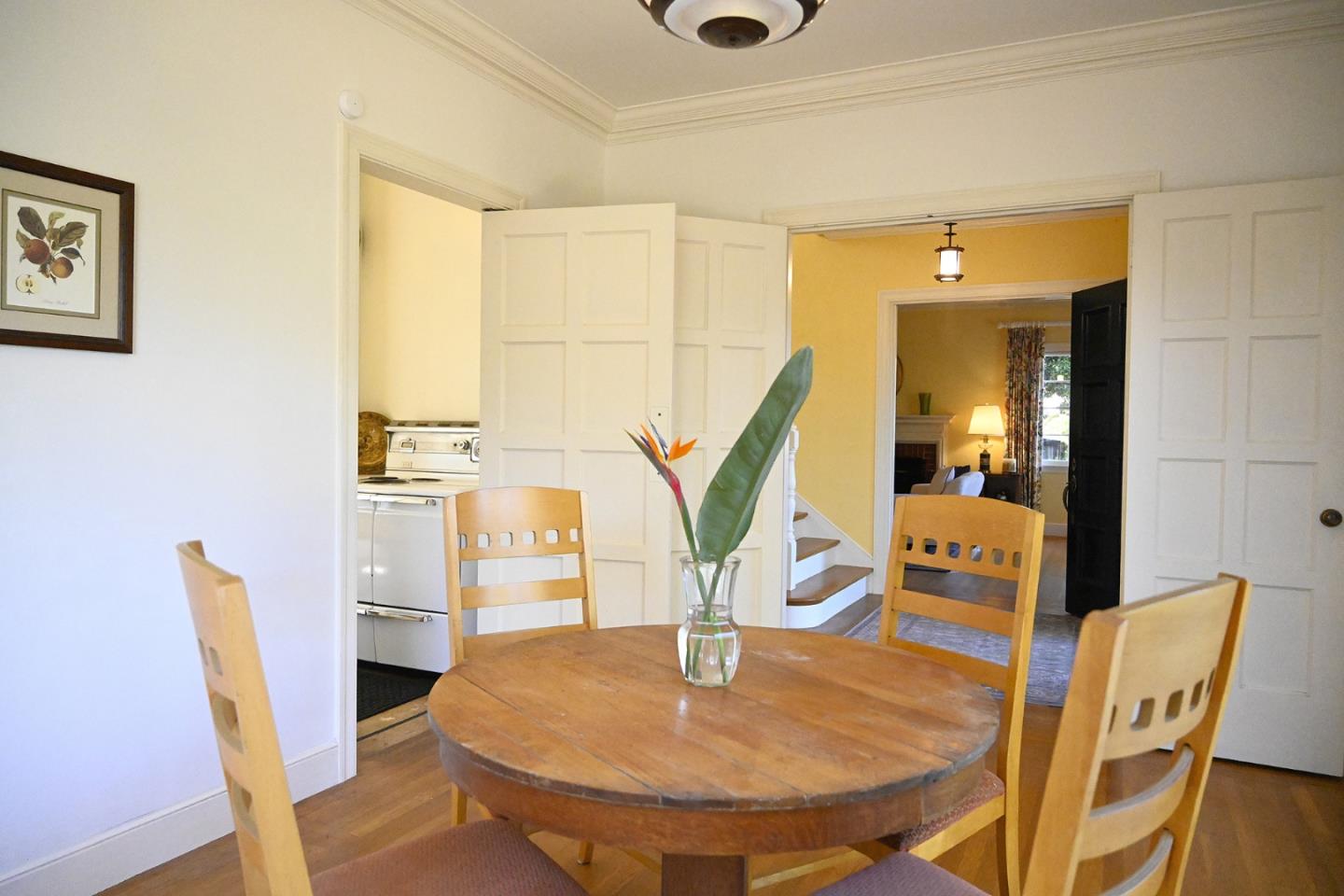 Detail Gallery Image 9 of 54 For 1920 Oak Knoll Dr, Belmont,  CA 94002 - 3 Beds | 2/1 Baths