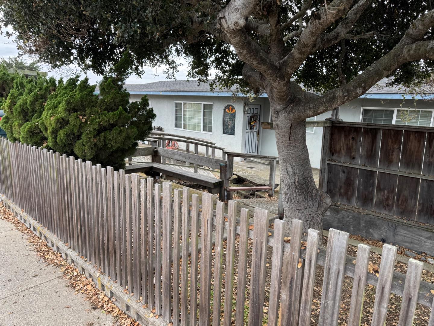 Detail Gallery Image 4 of 20 For 1841 Yosemite St, Seaside,  CA 93955 - 3 Beds | 1/1 Baths
