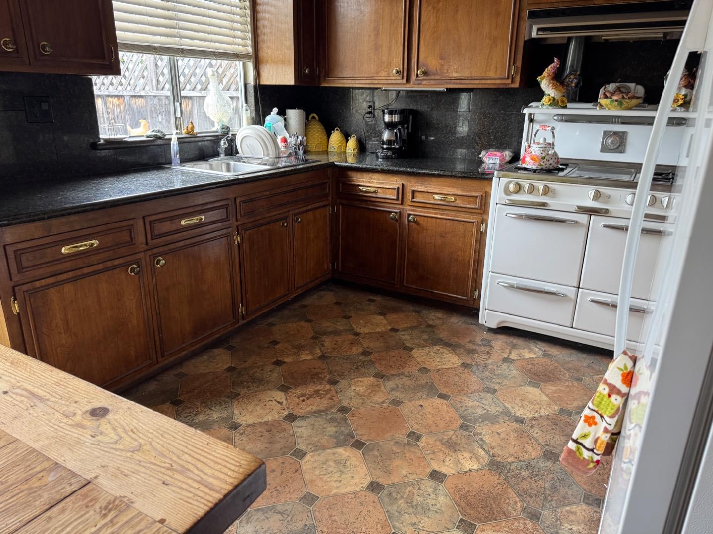 Detail Gallery Image 9 of 20 For 1841 Yosemite St, Seaside,  CA 93955 - 3 Beds | 1/1 Baths