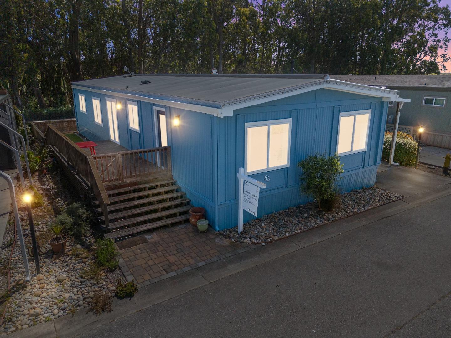 Detail Gallery Image 4 of 38 For 53 Creekside Ave #.,  Half Moon Bay,  CA 94019 - 2 Beds | 2 Baths