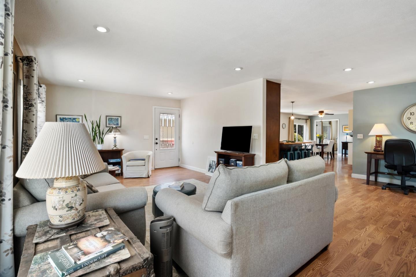 Detail Gallery Image 9 of 38 For 53 Creekside Ave #.,  Half Moon Bay,  CA 94019 - 2 Beds | 2 Baths
