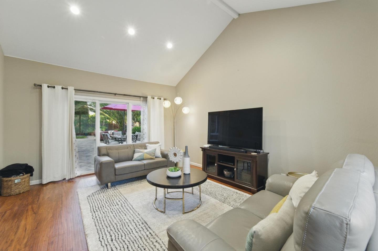 Detail Gallery Image 10 of 59 For 3821 Abbey Ct, Campbell,  CA 95008 - 4 Beds | 2/1 Baths