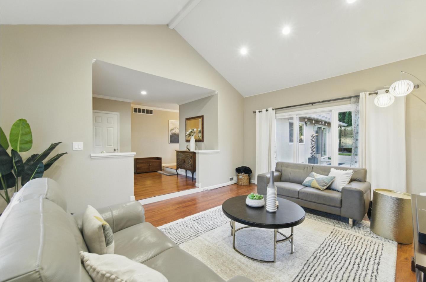Detail Gallery Image 11 of 59 For 3821 Abbey Ct, Campbell,  CA 95008 - 4 Beds | 2/1 Baths